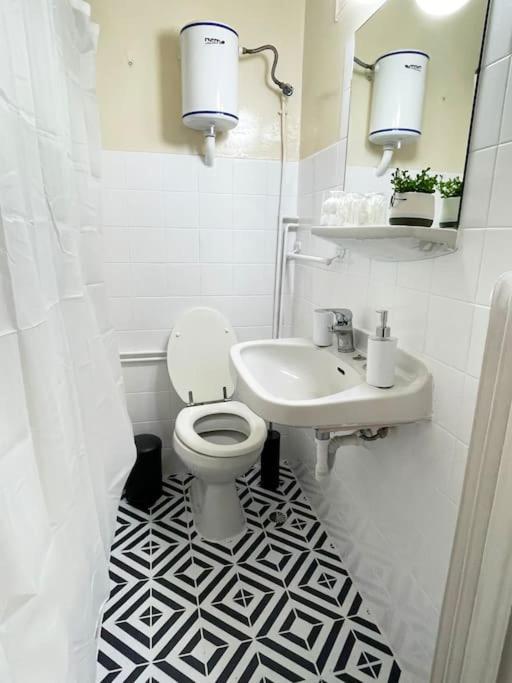Cute And Quiet Apartment In The Center Of Athena Bagian luar foto