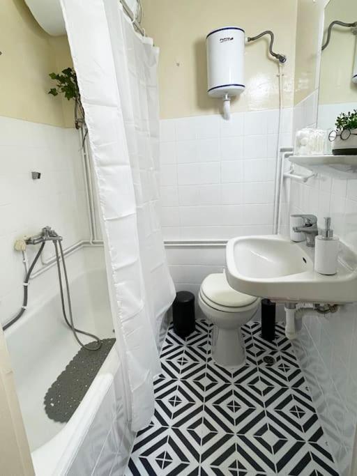 Cute And Quiet Apartment In The Center Of Athena Bagian luar foto